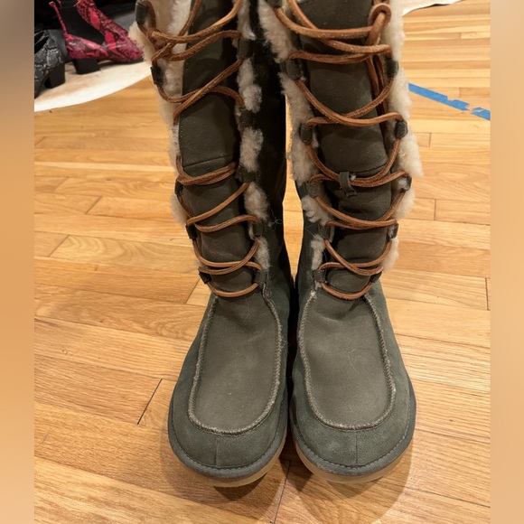 COPY - UGG lace up high boot - Picture 5 of 8